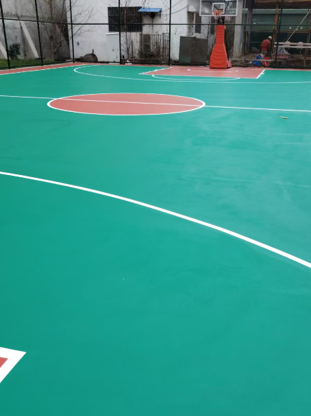 灵武 球场长期使用易出现地面开裂